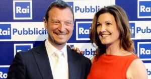 Moglie di Amadeus inviata a Sanremo per La Vita in Diretta, scoppia un'altra polemica sul Festival