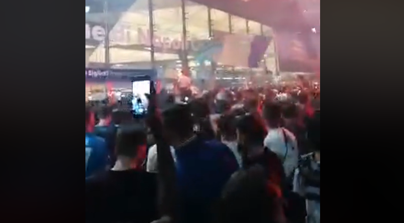 A che ora è arrivato il Napoli in città, attese e cambi di programma: cosa è accaduto