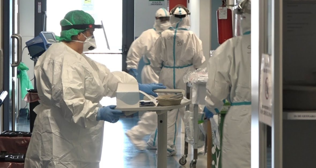 Il messaggio del prof rivolto a tutti i cittadini Anche lui crede che ci vuole ancora tempo