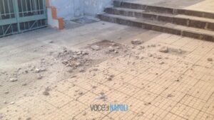 Massi cadono dal cornicione di un palazzo, tragedia sfiorata a salita Tasso