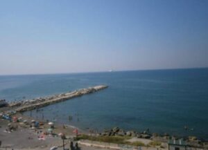 Ferragosto violento a Salerno, rissa furibonda sulla spiaggia