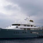 Mega yacht nel Golfo di Napoli, è l'Altair III di Diego Della Valle