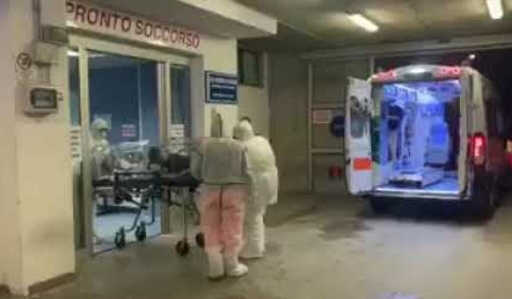 Coronavirus in Campania, giovane donna incinta risultata positiva: trasferita al Cotugno