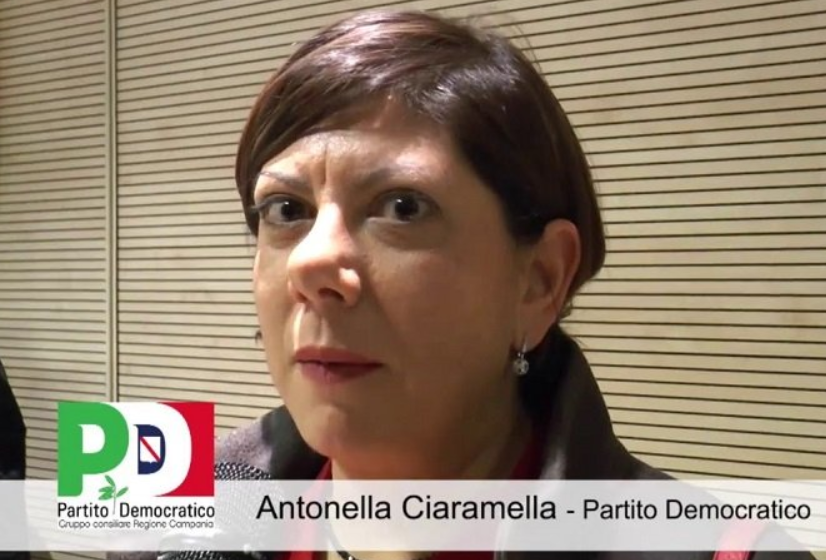 Foto di Ascierto con il logo del Pd, Antonella Ciaramella si scusa e chiama il professore: "Grazie"