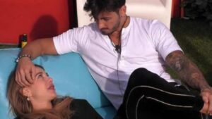 Grande Fratello Vip, Ivan si fa avanti con Clizia ma la ragazza le dà un due di picche