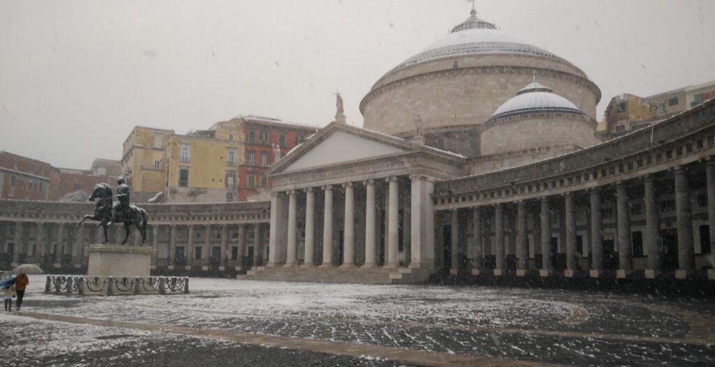 Emergenza gelo a Napoli, scuole chiuse anche mercoledì