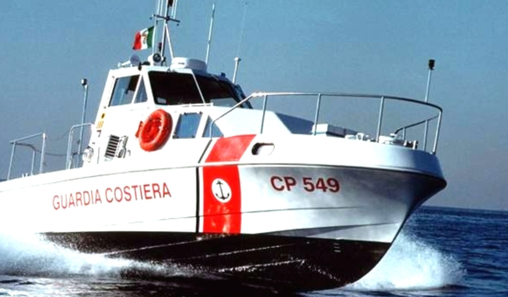 Paura in mare, aliscafo si scontra con un'imbarcazione: soccorsi sul posto