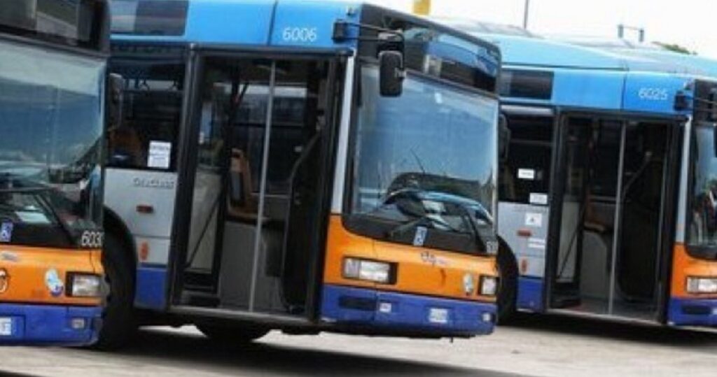 Mondragone: autista di un autobus aggredito da un passeggero