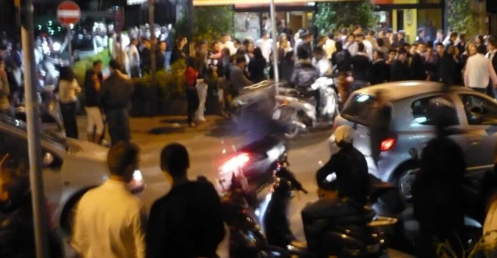 Rissa davanti a un bar a Caserta, due persone ferite