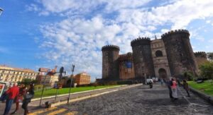 Previsioni meteo a Napoli per mercoledì 4 dicembre: sole e temperature in calo