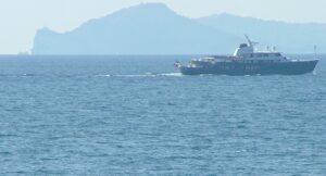 Mega yacht nel Golfo di Napoli, è l'Altair III di Diego Della Valle