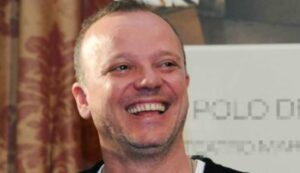 Gigi D'Alessio e una misteriosa compagnia, il rumors insistente dopo la rottura con Anna