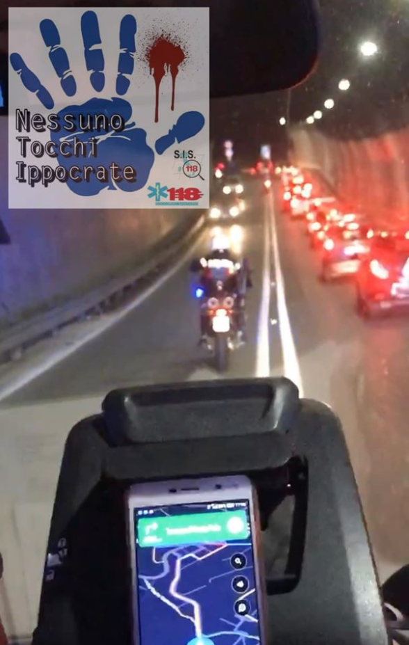 Napoli, bimbo di 6 anni perde conoscenza, salvo grazie al pronto intervento dell'ambulanza e della polizia