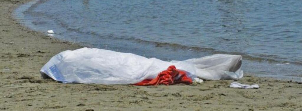 Tragedia a Maiori, donna muore in mare dopo essersi tuffata