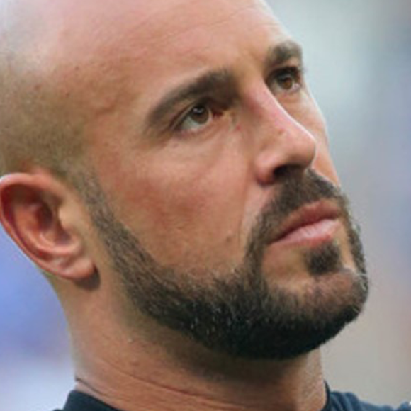 Pepe Reina se ne va dal Napoli, il portiere in lacrime dopo la partita