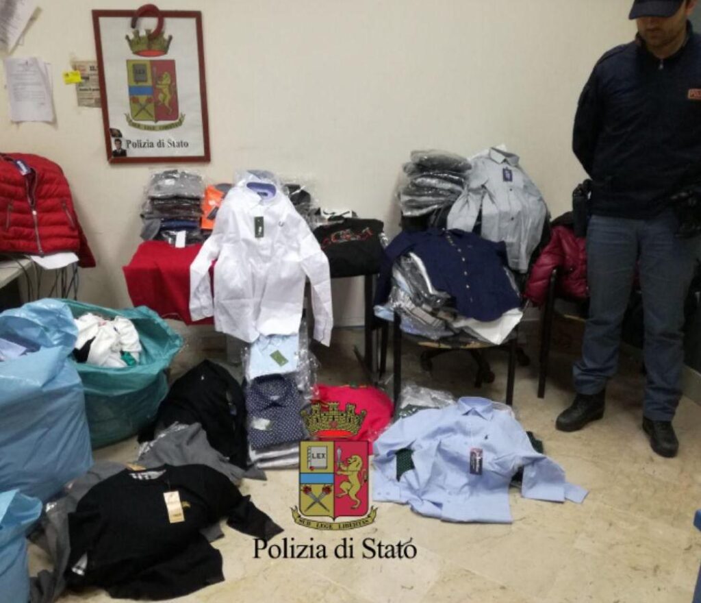 Maxi blitz della Polizia, sequestrati abbigliamento e cd falsi