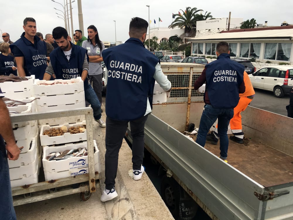 Pontecagnano: sequestrati 50 kg di pesce, poi donati alla mensa dei poveri