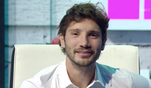 Stefano De Martino fotografato con una donna bionda in barca: impazza il gossip