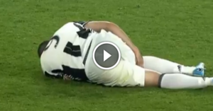 Fallo di Glik su Higuain, el Pipita finisce a terra in lacrime