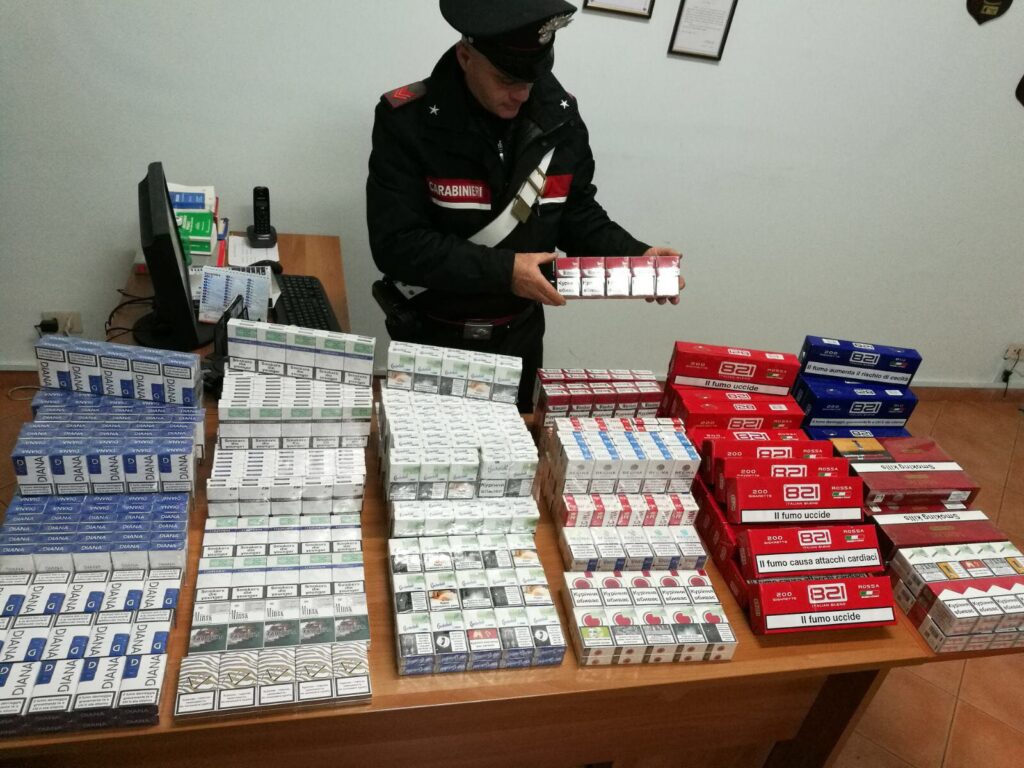 Acerra, aveva in casa 1.100 pacchetti di "bionde" di contrabbando: arrestata la sorella del boss