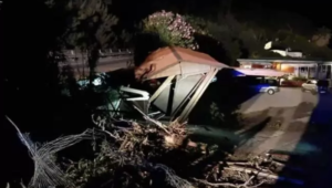 Tragico incidente in costiera, prima lo schianto e poi la caduta nel vuoto: Carlo muore a 25 anni