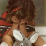 Vergogna in provincia, bambina di cinque anni abusata dal nonno e dallo zio: la madre sapeva