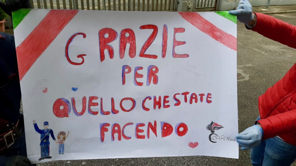 Villaricca, bimba dona disegno ai carabinieri: "Grazie per quello che fate"