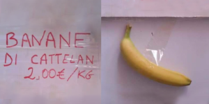 La banana di Cattelan a 2 euro al chilo, l'ironia dei napoletani fa impazzire il web