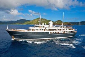 Napoli, per l'evento D%G, il golfo è invaso dagli Yacht più lussuosi