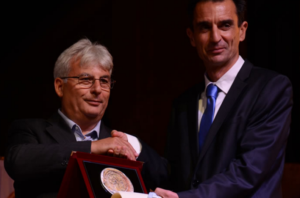 A Napoli è stata creata la prima macchina del tempo, il teletrasporto diventa possibile