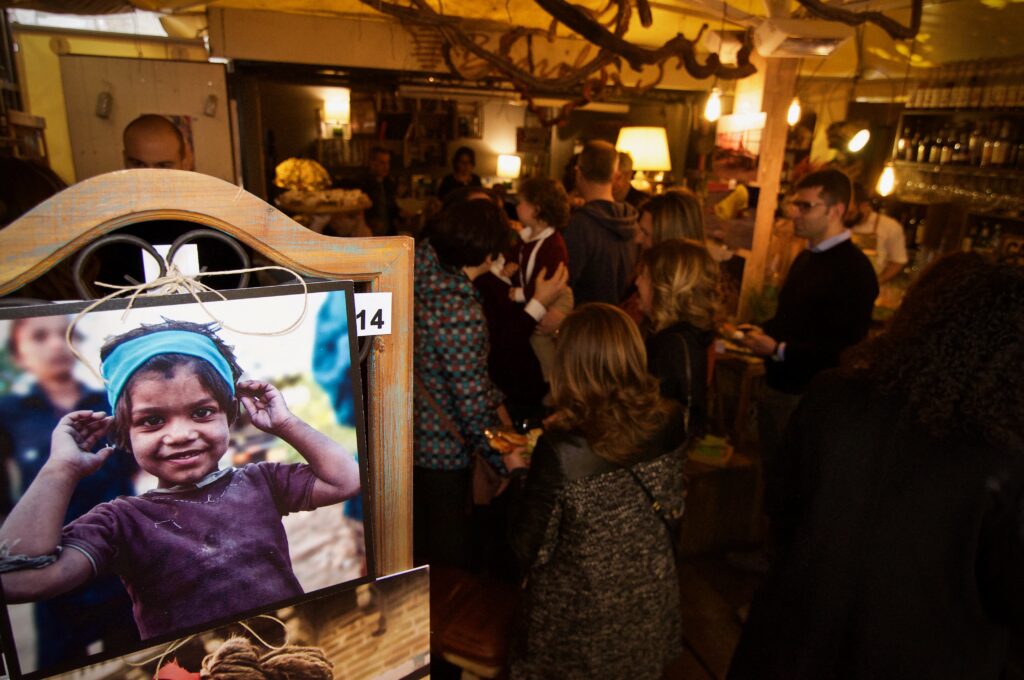 "A Scuola in Bicicletta", Napoli si unisce per donare un sorriso ai bambini indiani