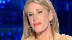 Incidente per Alessia Marcuzzi: cade in strada e si fa male al piede