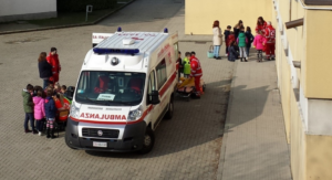 Accusa un malore in classe nel Napoletano: ragazzina di 13 anni incinta