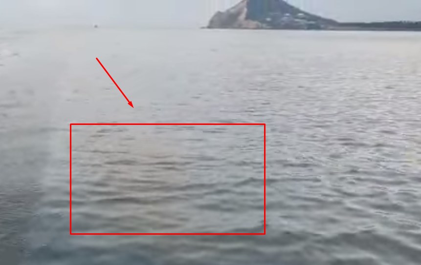 Chiazza sospetta nel Golfo di Pozzuoli, è allarme ambientale