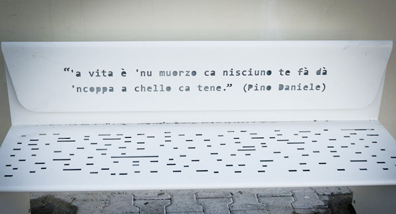 Aeroporto panchina Pino Daniele frasi