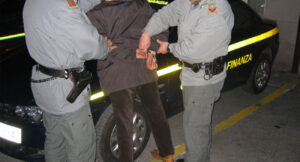 Agerola, finti finanzieri rapiscono un imprenditore: la vittima rilasciata a Caserta