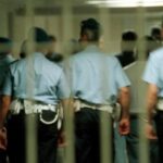 Aggressione choc a Carinola: detenuto si taglia e inizia a schizzare sangue sugli agenti