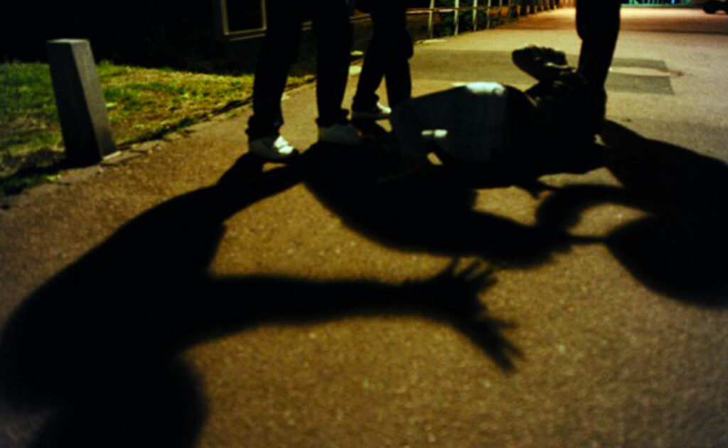 Secondigliano, reagiscono ad una rapina: coppia pestata a sangue