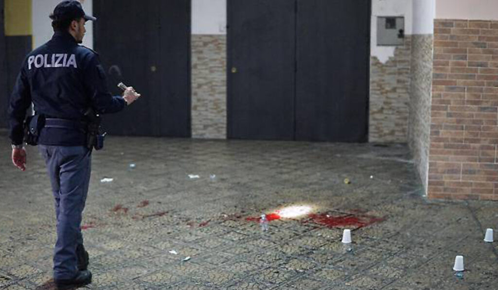 Agguato a Scampia, ferito un pluri pregiudicato: è ricoverato al Cardarelli