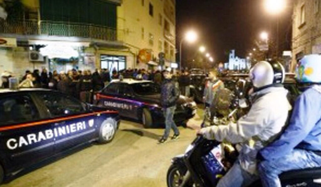 Agguato al Rione Traiano, gambizzato un uomo e ferito un altro da una pallottola vagante