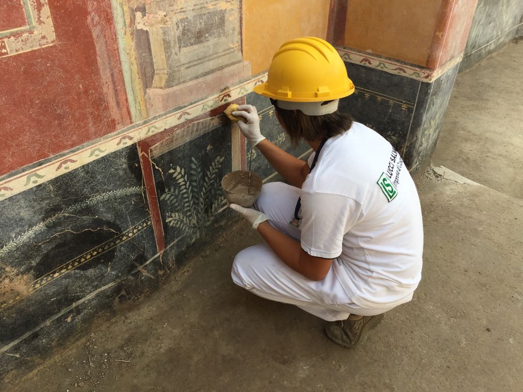 Pompei, scoperta iscrizione che cambia la data d'eruzione del Vesuvio