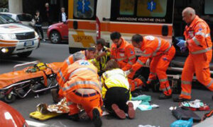 Napoli, tragedia al Vomero: uomo muore in strada per un malore