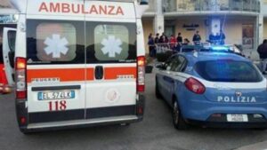 Paura a Napoli, picchiano un 31enne e gli sparano a un piede