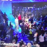 Anna Tatangelo, in tv con Carlo Conti con seno e spacco in vista: ed è subito polemica