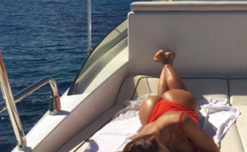 Anna Tatangelo e la foto "prima e dopo" il caffè che impazza sul web