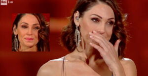 Anna Tatangelo in lacrime sul palco, l'emozione della cantante