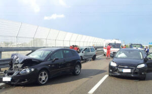 Grave incidente d'auto sul litorale Domizio: 9 feriti tra cui 3 bambini