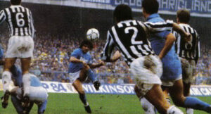 Quando Maradona inventò la magica punizione: il 3 novembre 1985 Diego abbattè la Juventus