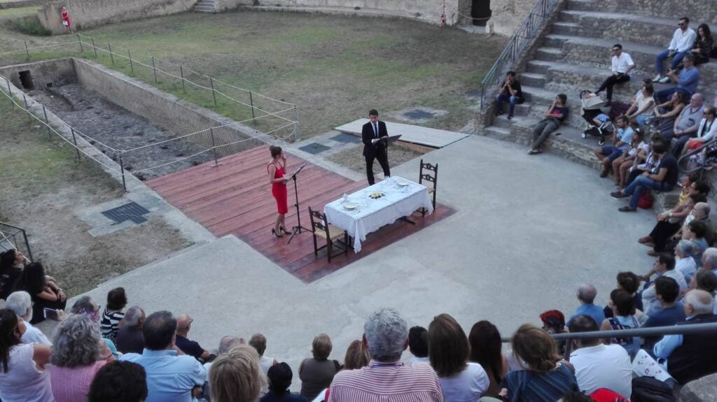 "Suggestioni all'imbrunire", il fascino della storia con la magia del teatro