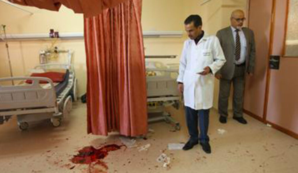 Anziano aggredisce e colpisce con un bastone un infermiere al Loreto Mare